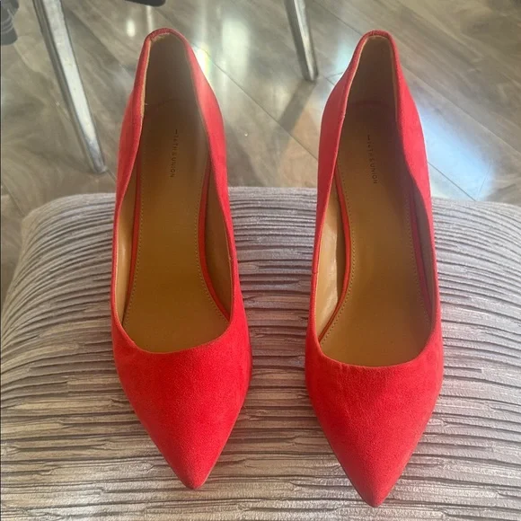 14th & Union Vibrant Red Heels - Picture 1 of 5